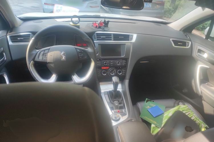 Used DS 6 2014 1.6T Luxury Edition THP200 Center Console