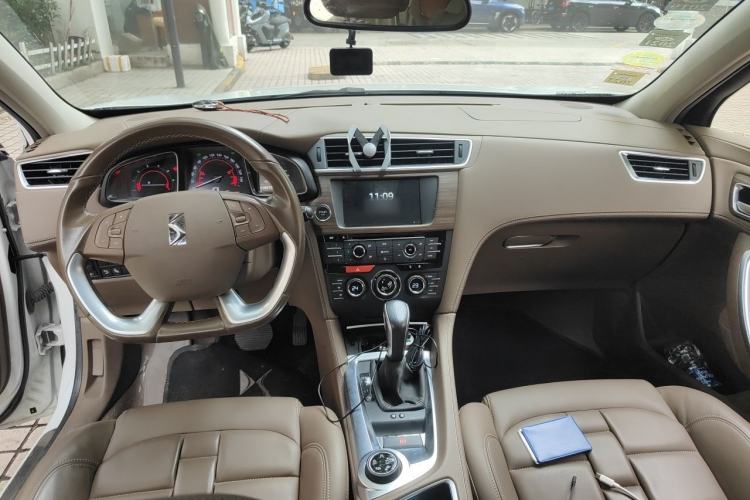 Used DS 6 2014 1.6T Prestige Edition THP160 Center Console