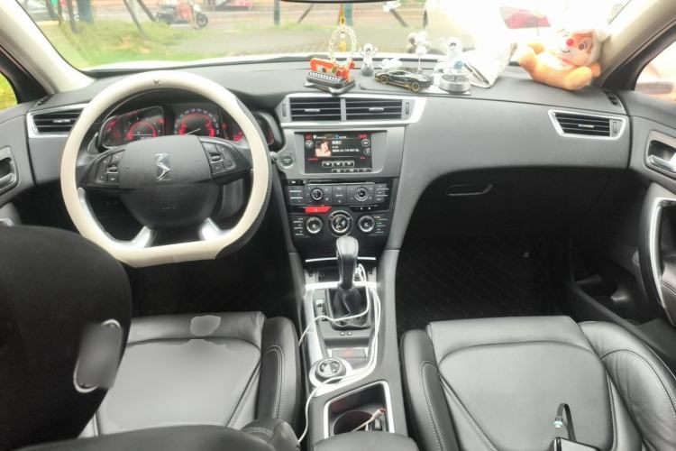 Used DS 6 2014 1.6T Luxury Edition THP160 Center Console