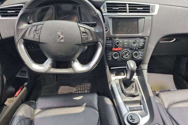 Used DS 6 2014 1.6T Luxury Edition THP160 Center Console