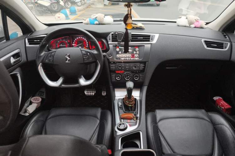 Used DS 6 2014 1.6T Luxury Edition THP200 Center Console