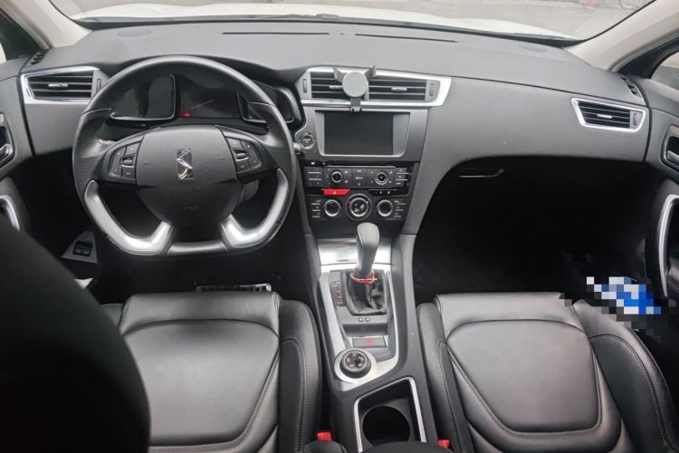 Used DS 6 2014 1.6T Luxury Edition THP160 Center Console
