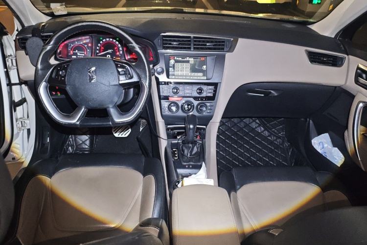 Used DS 6 2014 1.6T Luxury Edition THP160 Center Console