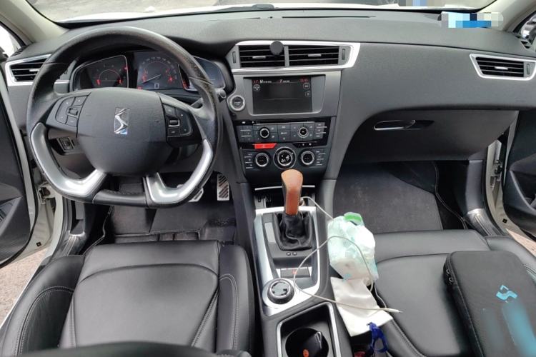 Used DS 6 2014 1.6T Luxury Edition THP160 Center Console