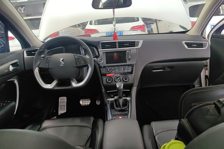 Used DS 6 2014 1.6T Luxury Edition THP200 Center Console