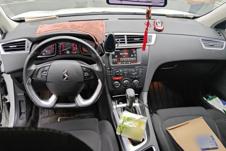 Used DS 6 2014 1.6T Elegant Version THP160 Center Console