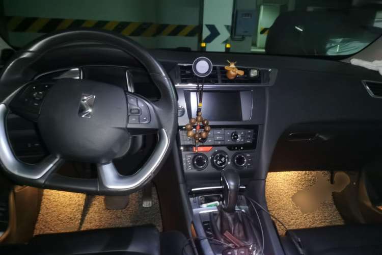 Used DS 6 2014 1.6T Luxury Edition THP160 Center Console