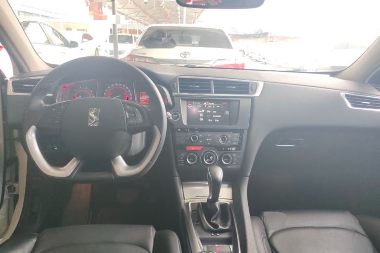 Used DS 6 2014 1.6T Luxury Edition THP160 Center Console