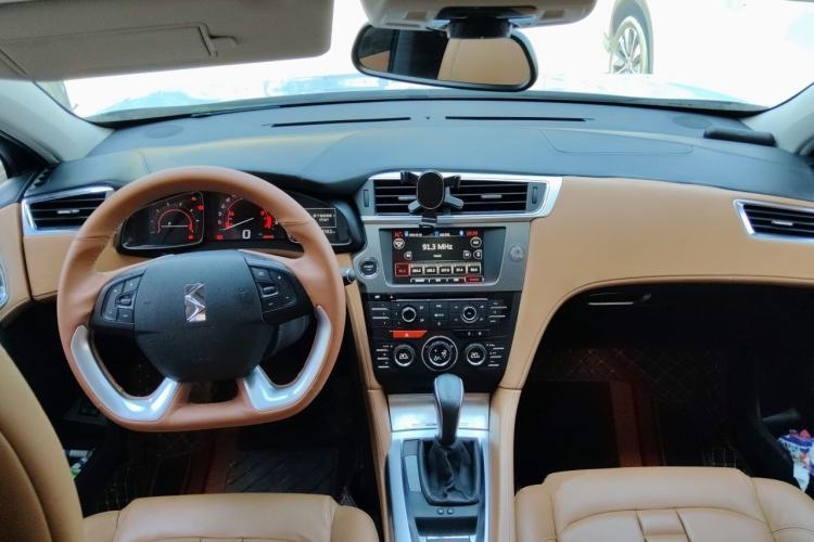 Used DS 6 2014 1.6T Prestige Edition THP160 Center Console