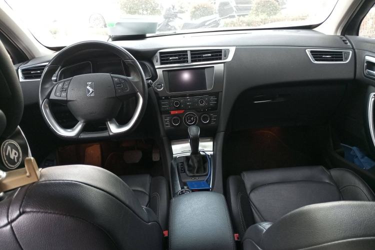 Used DS 6 2014 1.6T Luxury Edition THP160 Center Console
