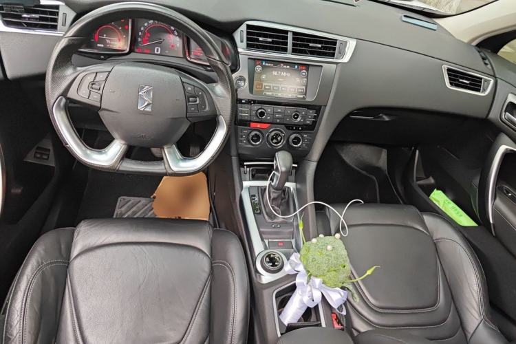 Used DS 6 2014 1.6T Luxury Edition THP160 Center Console