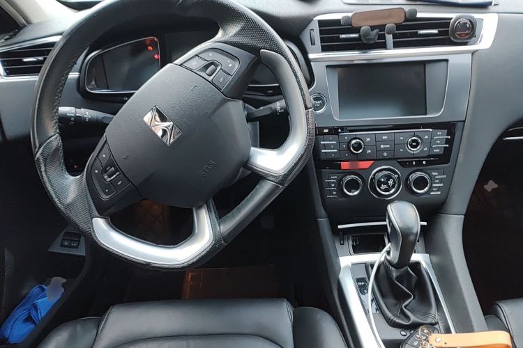 Used DS 6 2014 1.6T Luxury Edition THP160 Center Console