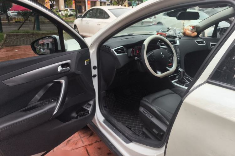 Used DS 6 2014 1.6T Luxury Edition THP160 Driver Seat