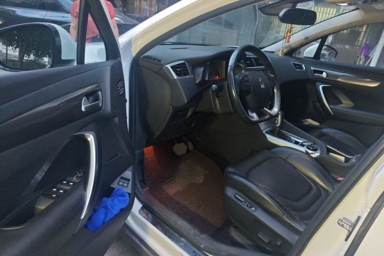 Used DS 6 2014 1.6T Luxury Edition THP160 Driver Seat