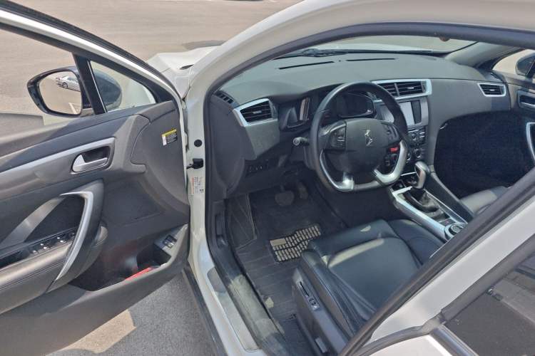Used DS 6 2014 1.6T Luxury Edition THP160 Driver Seat