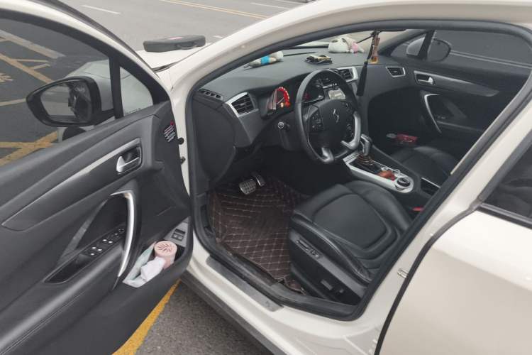 Used DS 6 2014 1.6T Luxury Edition THP200 Driver Seat