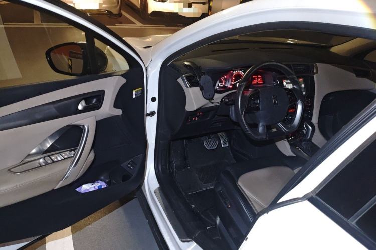 Used DS 6 2014 1.6T Luxury Edition THP160 Driver Seat