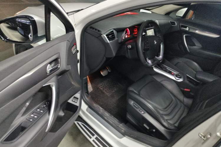 Used DS 6 2014 1.6T Luxury Edition THP200 Driver Seat