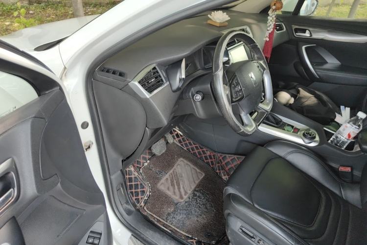 Used DS 6 2014 1.6T Luxury Edition THP160 Driver Seat