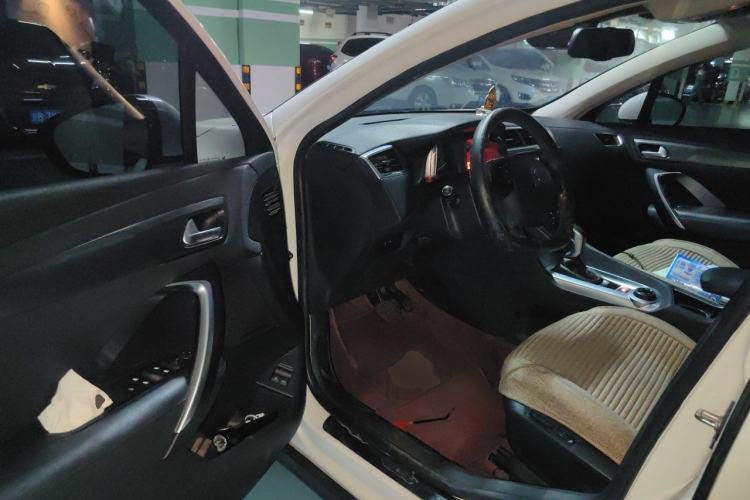 Used DS 6 2014 1.6T Luxury Edition THP160 Driver Seat