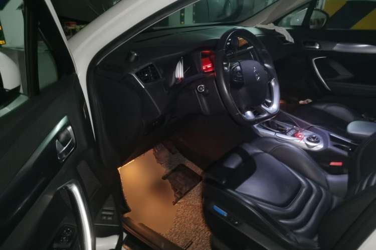 Used DS 6 2014 1.6T Luxury Edition THP160 Driver Seat