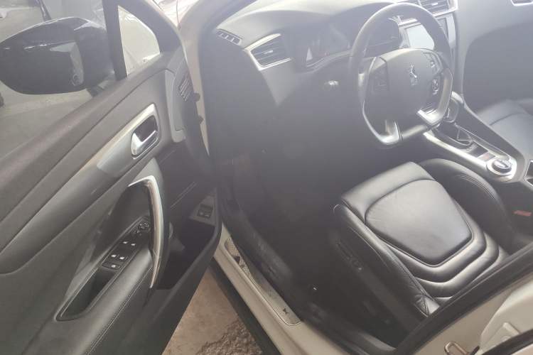 Used DS 6 2014 1.6T Luxury Edition THP160 Driver Seat