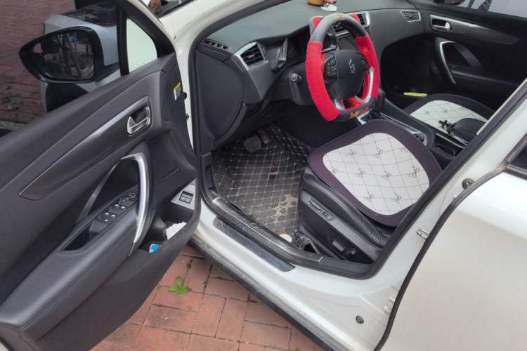 Used DS 6 2014 1.6T Luxury Edition THP160 Driver Seat