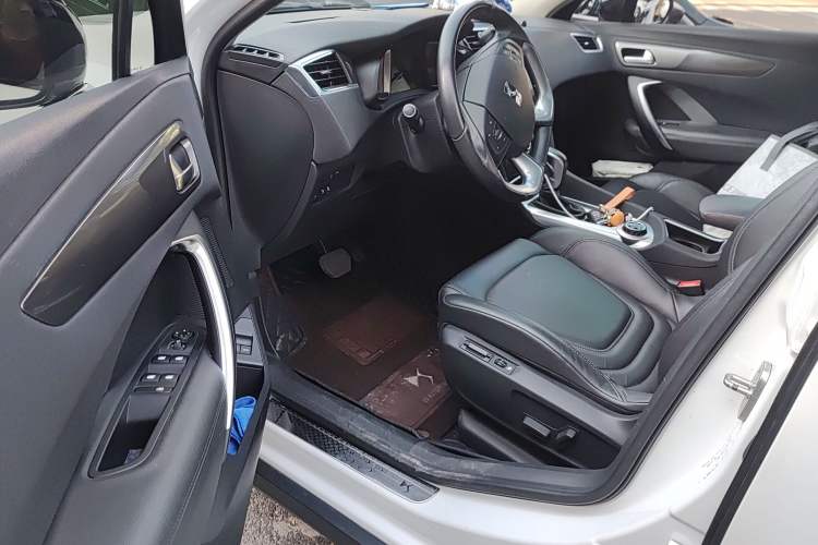 Used DS 6 2014 1.6T Luxury Edition THP160 Driver Seat