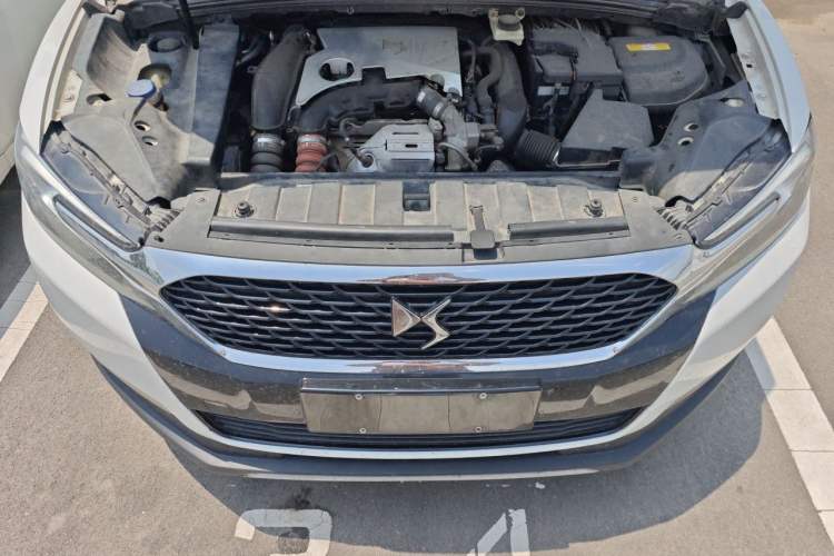 Used DS 6 2014 1.6T Luxury Edition THP160 Engine Bay