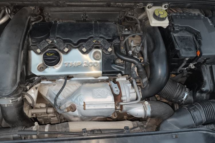 Used DS 6 2014 1.6T Luxury Edition THP200 Engine Bay