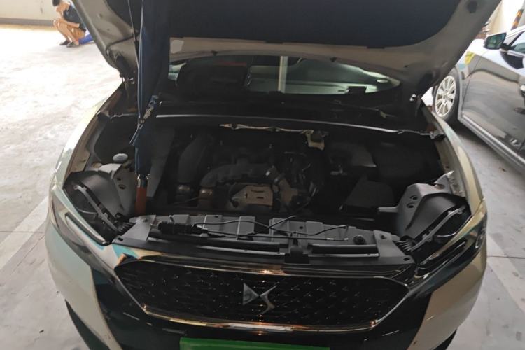 Used DS 6 2014 1.6T Luxury Edition THP160 Engine Bay