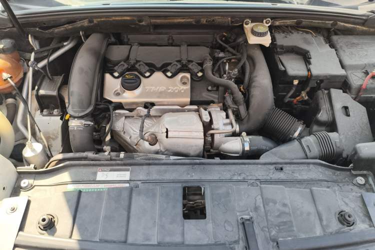 Used DS 6 2014 1.6T Luxury Edition THP200 Engine Bay