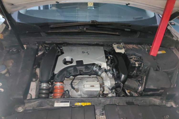 Used DS 6 2014 1.6T Luxury Edition THP160 Engine Bay
