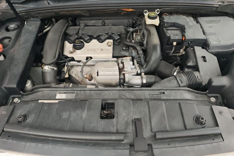 Used DS 6 2014 1.6T Luxury Edition THP200 Engine Bay