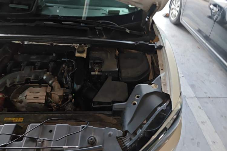 Used DS 6 2014 1.6T Luxury Edition THP160 Engine Bay Left