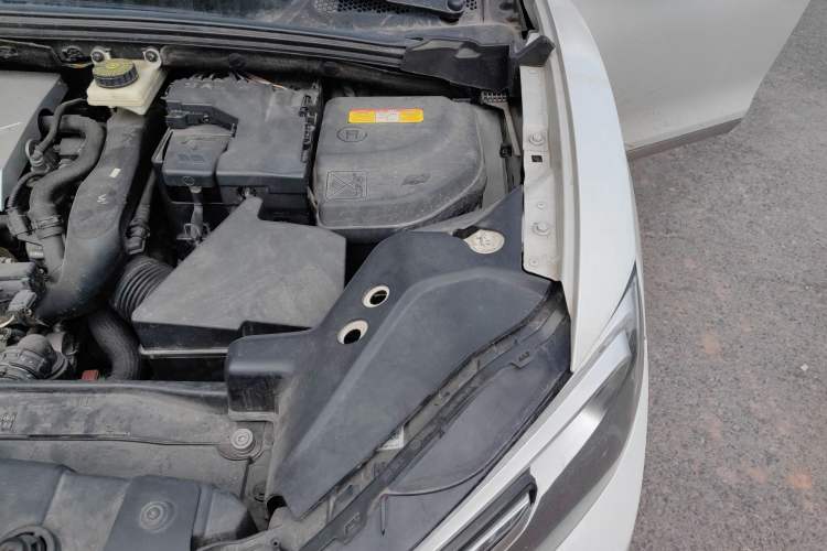 Used DS 6 2014 1.6T Luxury Edition THP160 Engine Bay Left