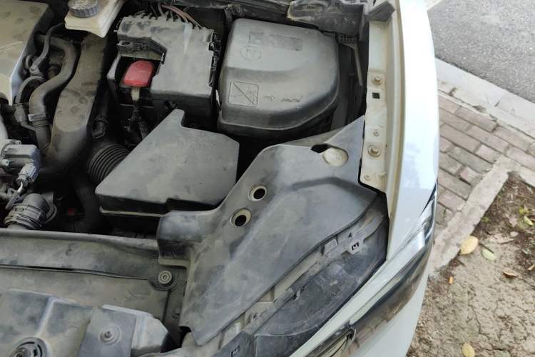 Used DS 6 2014 1.6T Luxury Edition THP160 Engine Bay Left