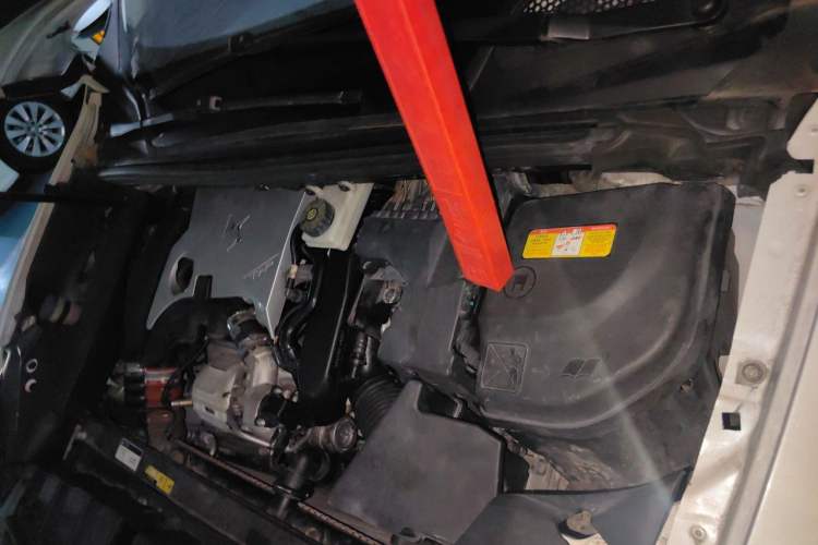 Used DS 6 2014 1.6T Luxury Edition THP160 Engine Bay Left