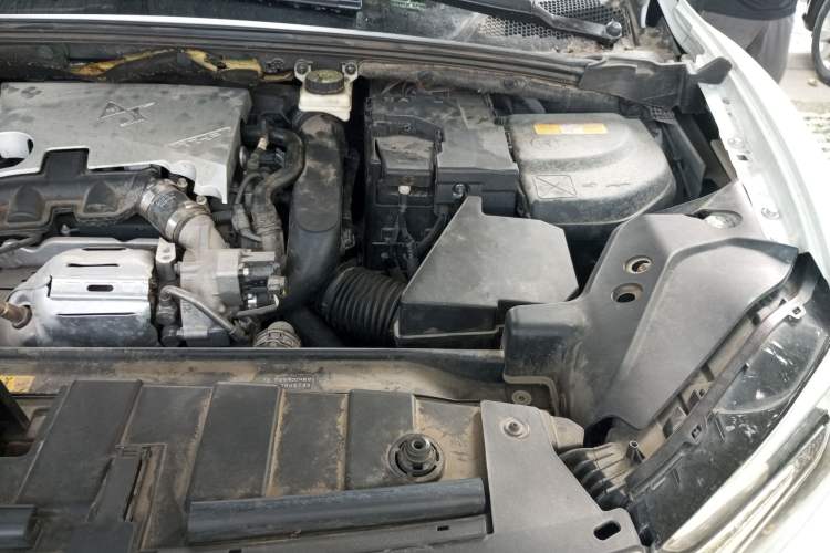 Used DS 6 2014 1.6T Luxury Edition THP160 Engine Bay Left