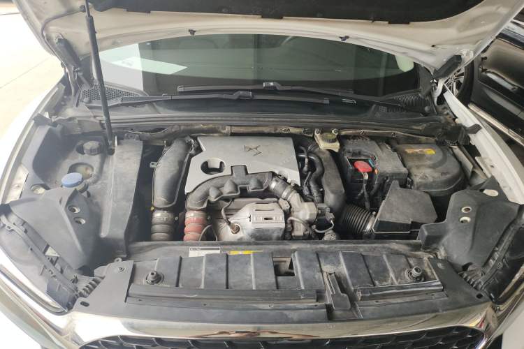 Used DS 6 2014 1.6T Luxury Edition THP160 Engine Bay