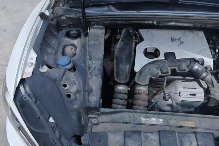 Used DS 6 2014 1.6T Luxury Edition THP160 Engine Bay Right