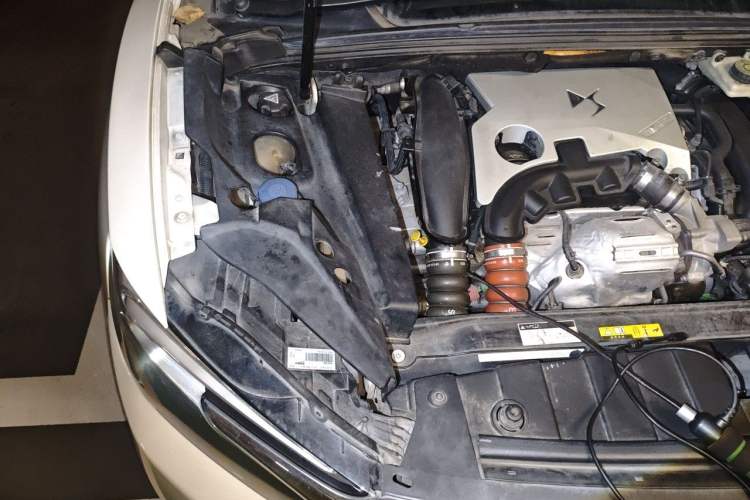 Used DS 6 2014 1.6T Luxury Edition THP160 Engine Bay Right