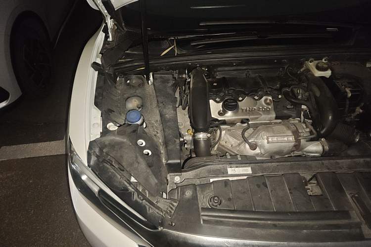 Used DS 6 2014 1.6T Luxury Edition THP200 Engine Bay Right
