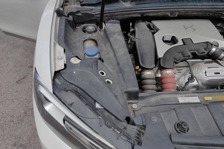 Used DS 6 2014 1.6T Luxury Edition THP160 Engine Bay Right