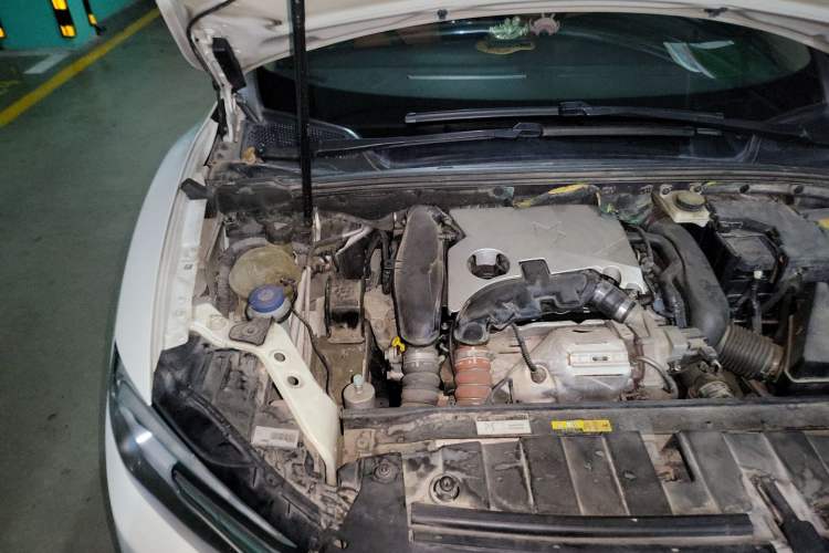 Used DS 6 2014 1.6T Luxury Edition THP160 Engine Bay Right