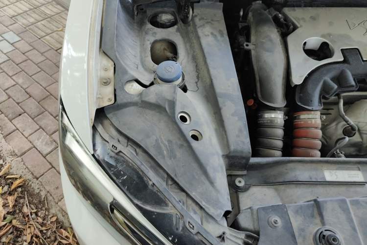 Used DS 6 2014 1.6T Luxury Edition THP160 Engine Bay Right