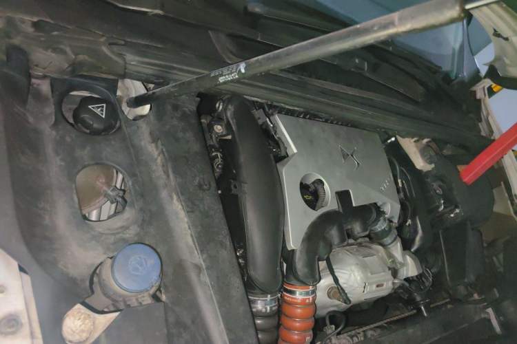 Used DS 6 2014 1.6T Luxury Edition THP160 Engine Bay Right