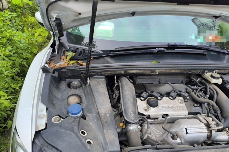 Used DS 6 2014 1.6T Luxury Edition THP200 Engine Bay Right