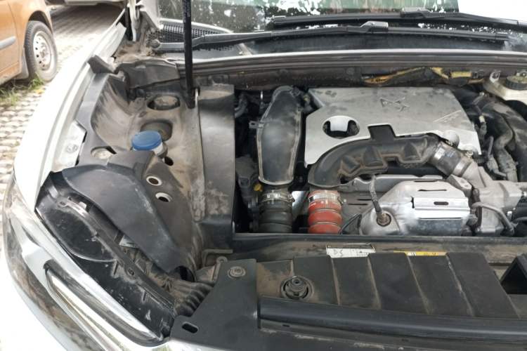 Used DS 6 2014 1.6T Luxury Edition THP160 Engine Bay Right