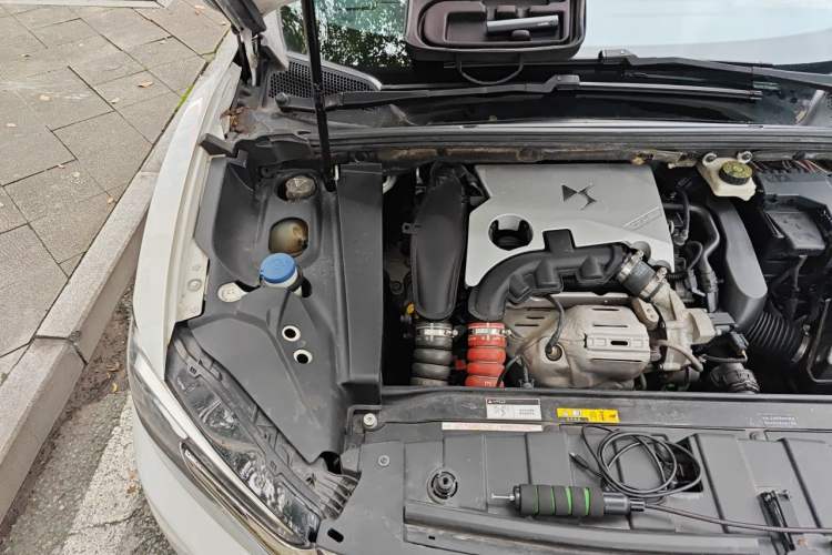 Used DS 6 2014 1.6T Luxury Edition THP160 Engine Bay Right